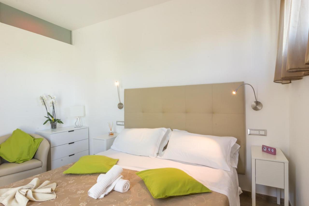 Suite Du Parc & Hotel 朱利亚诺瓦 外观 照片