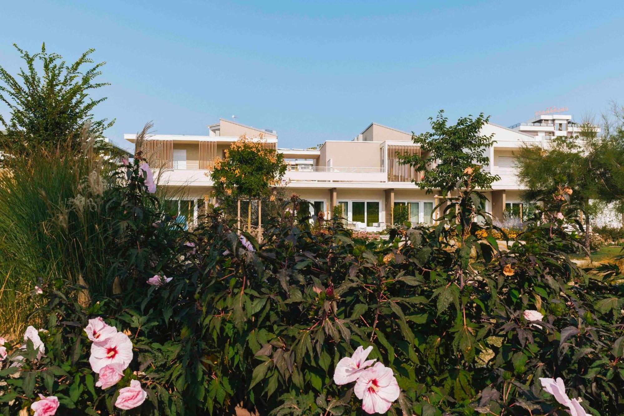 Suite Du Parc & Hotel 朱利亚诺瓦 外观 照片